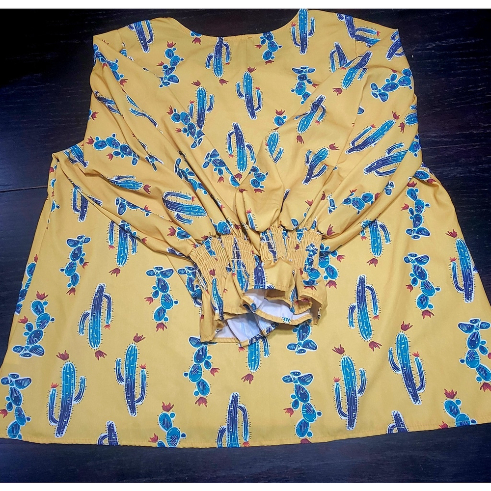 Vision Usa 2 XL Blouse Smocked Cuffs Yellow With Cactus Print - Picture 4 of 4